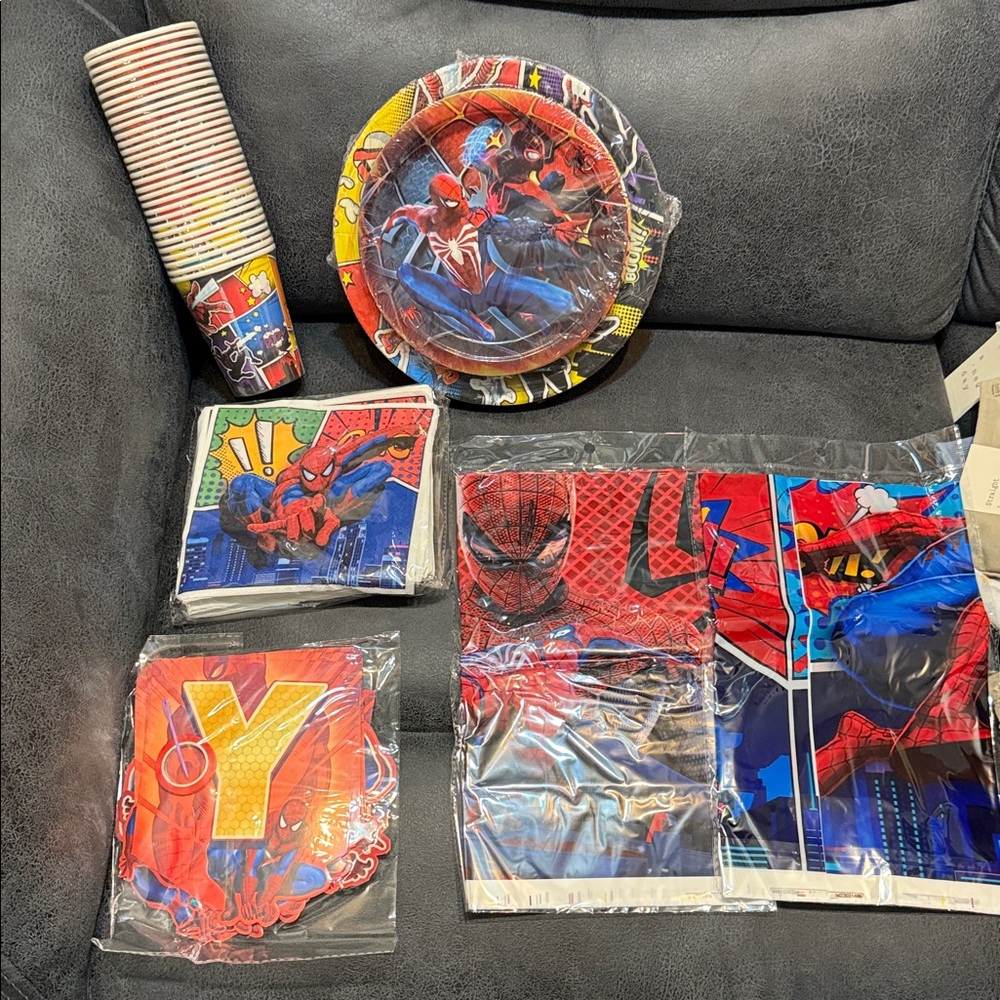 Spider-Man Party Supplies Set - Red and Blue
